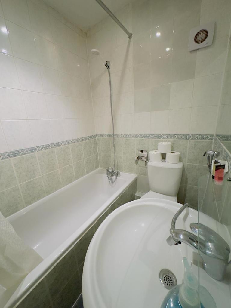 Bright Budget Studio Apartment In Central Londýn Exteriér fotografie