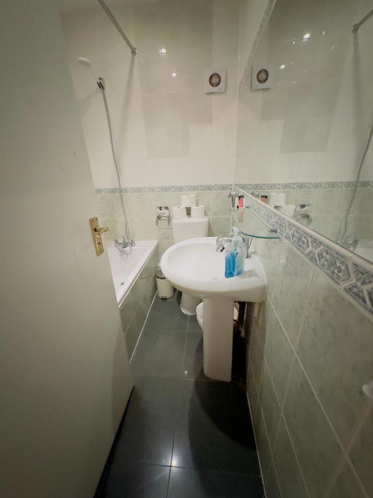 Bright Budget Studio Apartment In Central Londýn Exteriér fotografie